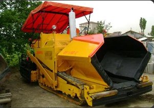 Paletli finişer, hazne kapakları açık