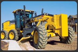 John Deere 672G greyder, sahada tesviye çalışması